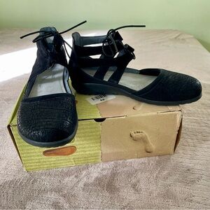 Naot Women's Kata Black Combi Flats size 39